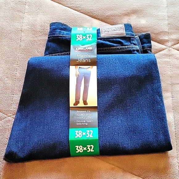 NWT Kirkland Signature Men's Relaxed Fit Jeans, Size 38x32, Color Blue. - Picture 7 of 7